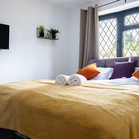 7 Guests - 4 Bedroom - Free Wi-Fi - Kettering Extérieur photo