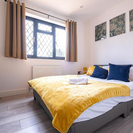 7 Guests - 4 Bedroom - Free Wi-Fi - Kettering Extérieur photo