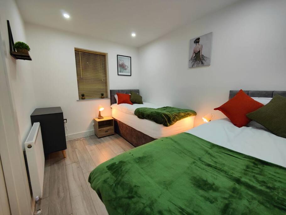7 Guests - 4 Bedroom - Free Wi-Fi - Kettering Extérieur photo