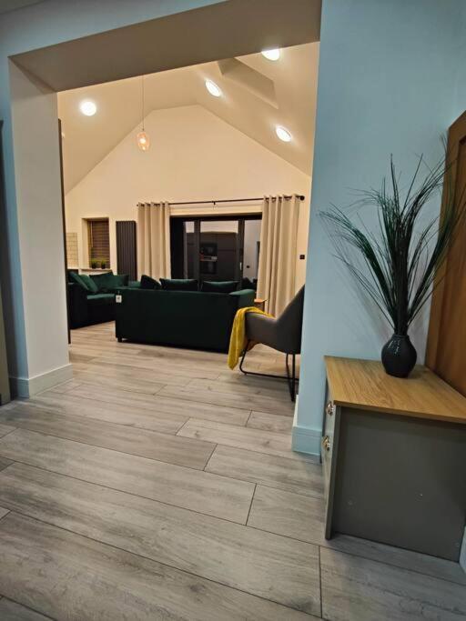 7 Guests - 4 Bedroom - Free Wi-Fi - Kettering Extérieur photo
