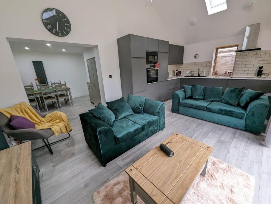 7 Guests - 4 Bedroom - Free Wi-Fi - Kettering Extérieur photo