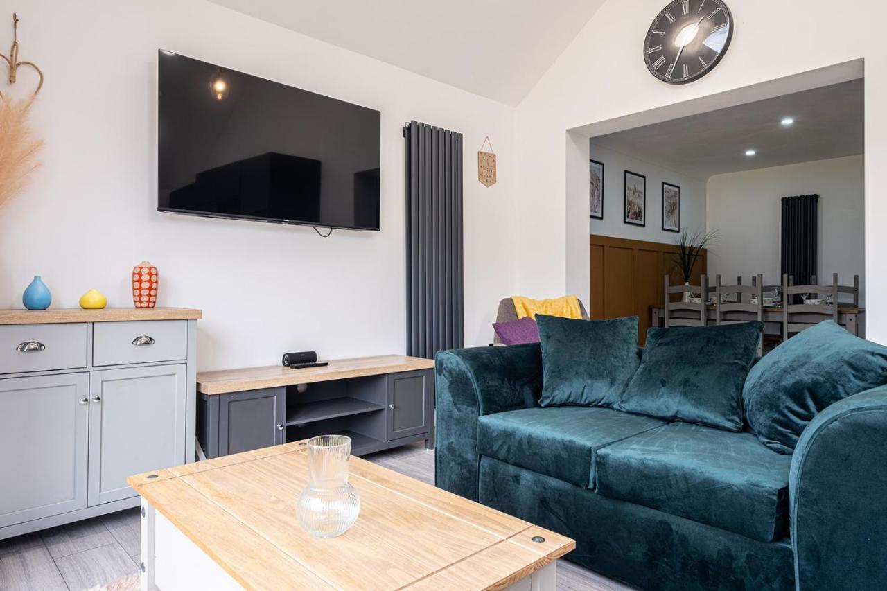 7 Guests - 4 Bedroom - Free Wi-Fi - Kettering Extérieur photo