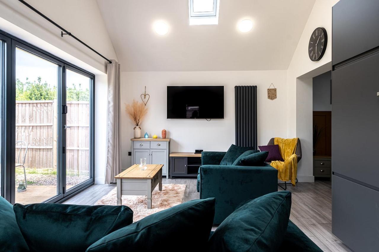 7 Guests - 4 Bedroom - Free Wi-Fi - Kettering Extérieur photo