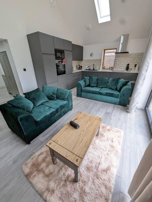 7 Guests - 4 Bedroom - Free Wi-Fi - Kettering Extérieur photo