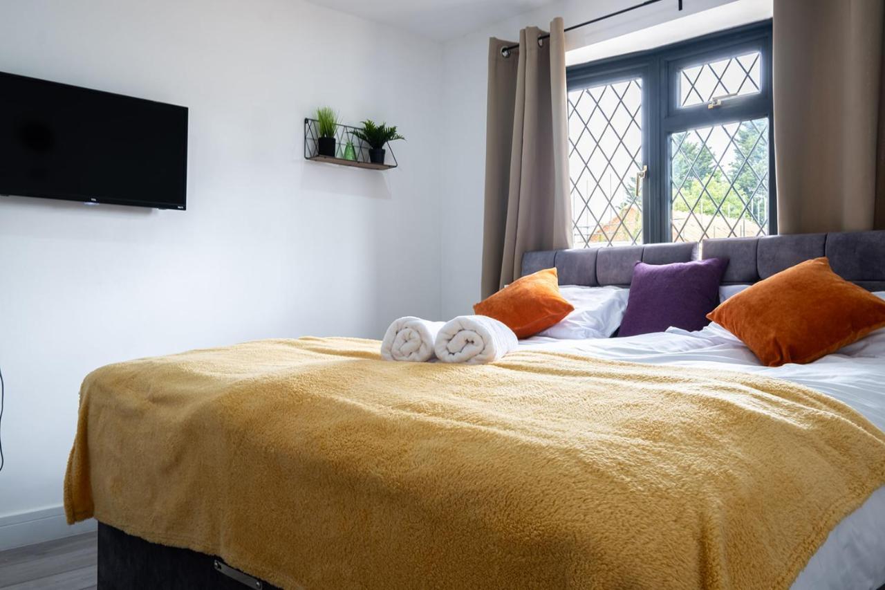 7 Guests - 4 Bedroom - Free Wi-Fi - Kettering Extérieur photo