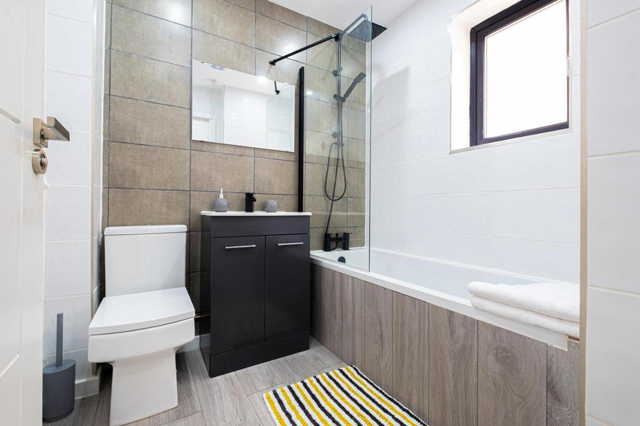 7 Guests - 4 Bedroom - Free Wi-Fi - Kettering Extérieur photo