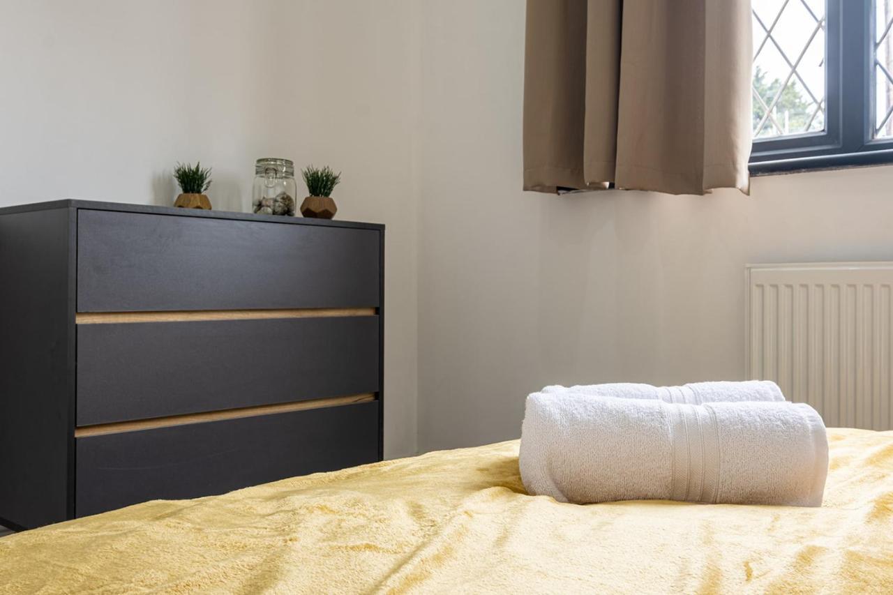 7 Guests - 4 Bedroom - Free Wi-Fi - Kettering Extérieur photo