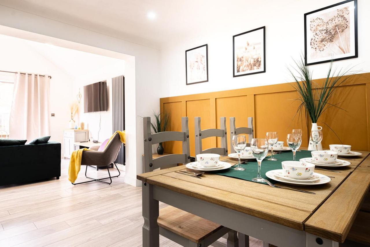 7 Guests - 4 Bedroom - Free Wi-Fi - Kettering Extérieur photo