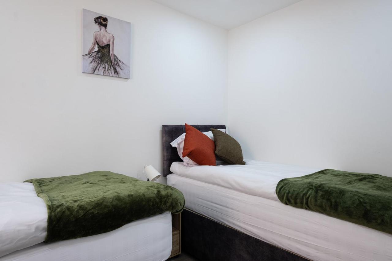 7 Guests - 4 Bedroom - Free Wi-Fi - Kettering Extérieur photo