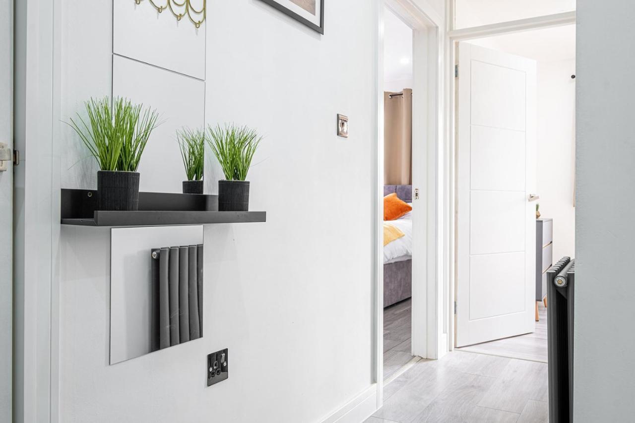 7 Guests - 4 Bedroom - Free Wi-Fi - Kettering Extérieur photo