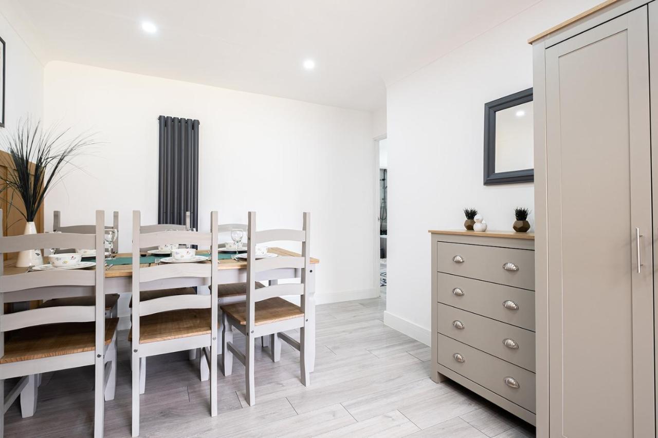 7 Guests - 4 Bedroom - Free Wi-Fi - Kettering Extérieur photo