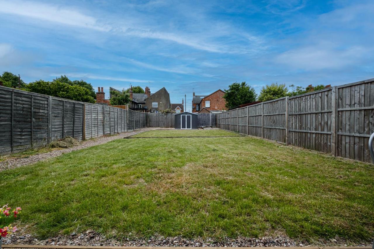 7 Guests - 4 Bedroom - Free Wi-Fi - Kettering Extérieur photo