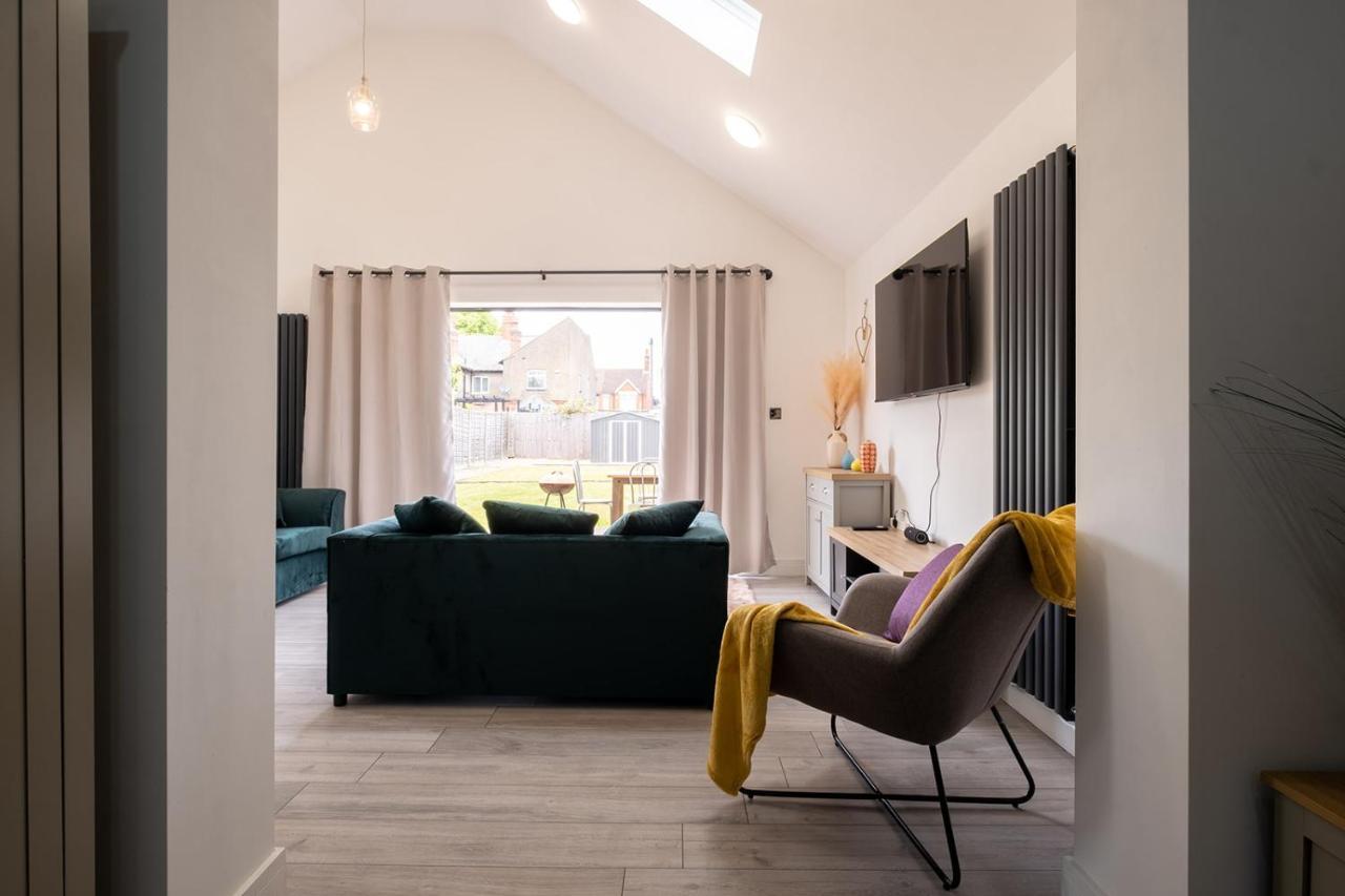 7 Guests - 4 Bedroom - Free Wi-Fi - Kettering Extérieur photo