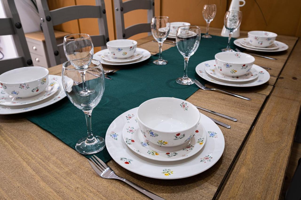 7 Guests - 4 Bedroom - Free Wi-Fi - Kettering Extérieur photo