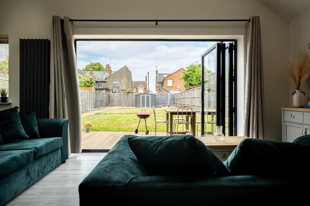 7 Guests - 4 Bedroom - Free Wi-Fi - Kettering Extérieur photo