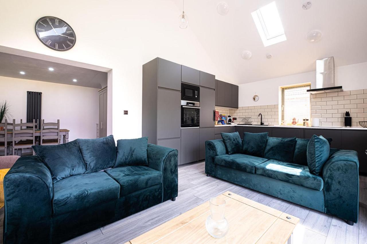 7 Guests - 4 Bedroom - Free Wi-Fi - Kettering Extérieur photo