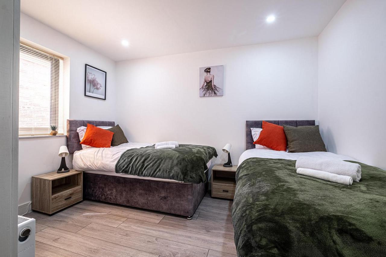 7 Guests - 4 Bedroom - Free Wi-Fi - Kettering Extérieur photo