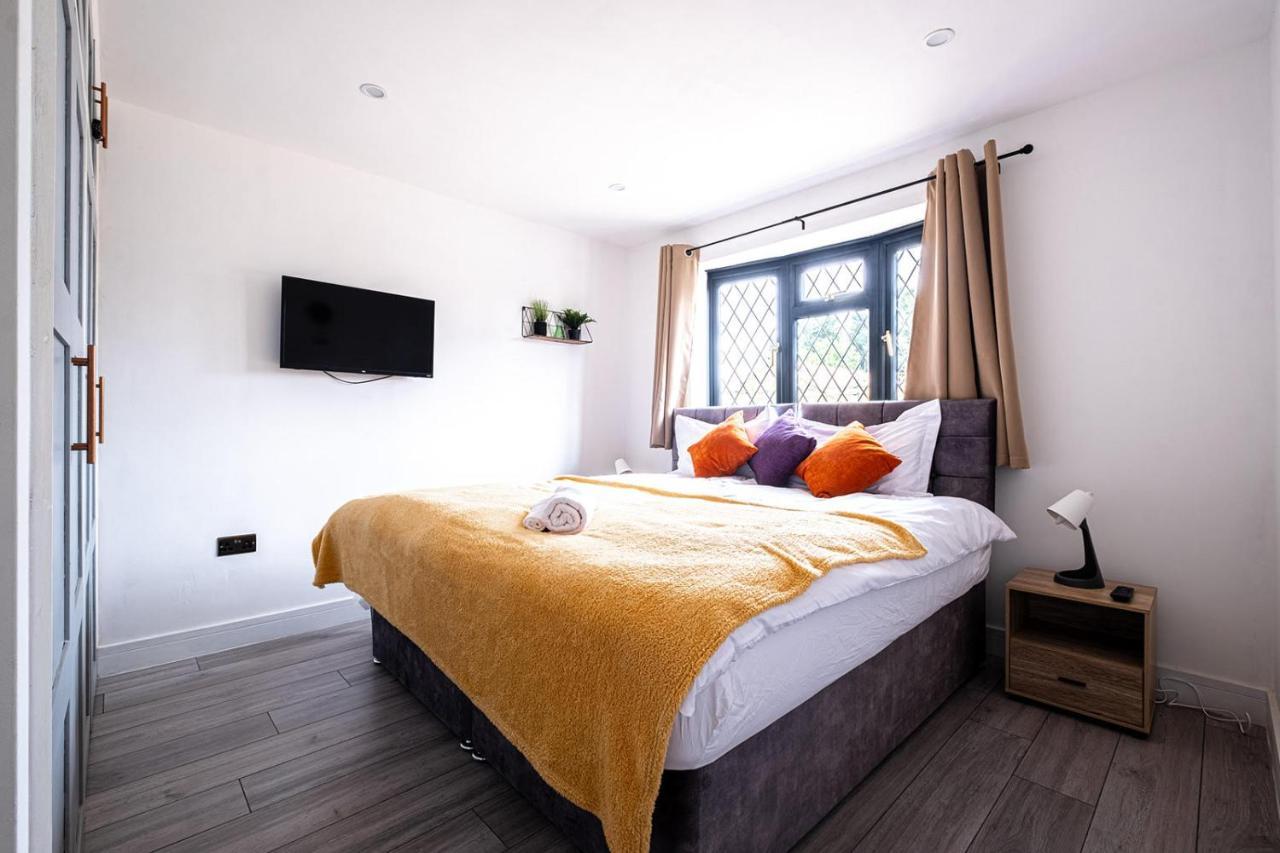 7 Guests - 4 Bedroom - Free Wi-Fi - Kettering Extérieur photo