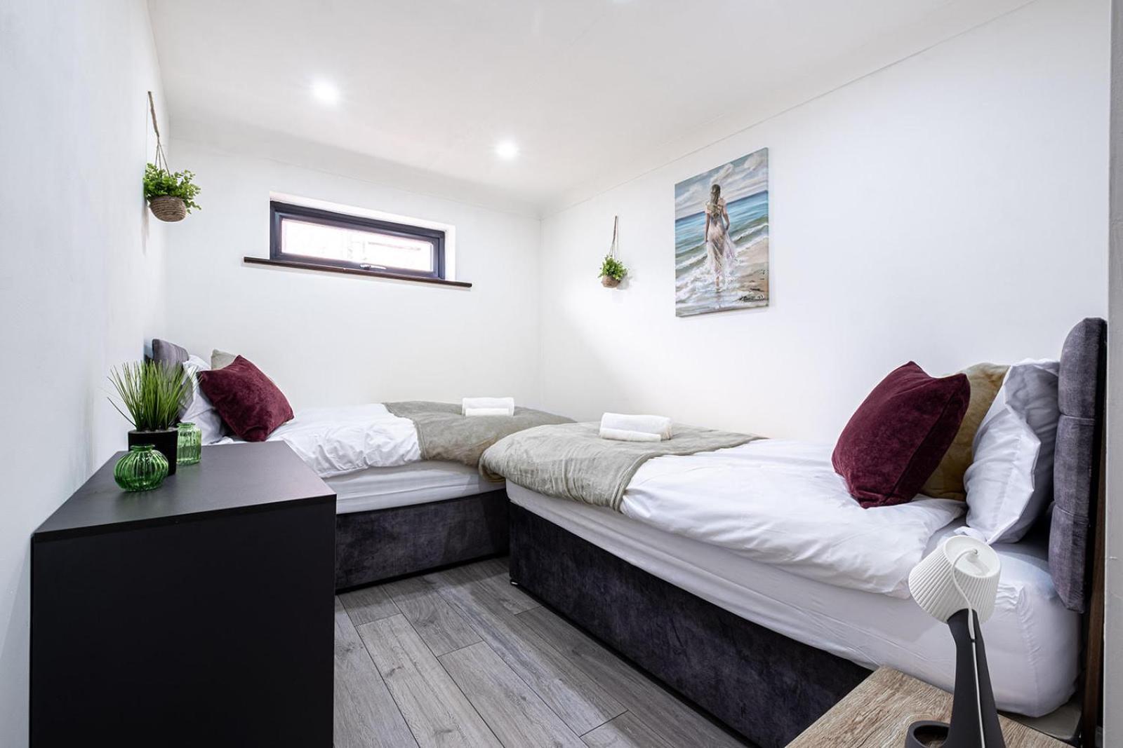 7 Guests - 4 Bedroom - Free Wi-Fi - Kettering Extérieur photo